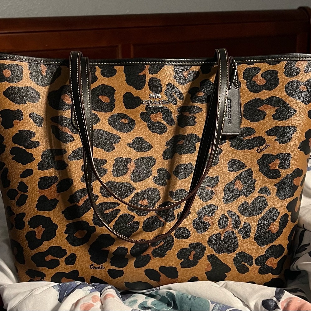 NWT Coach spotted tote. Large. Never used
